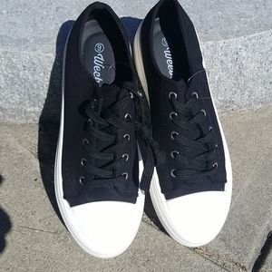 Weeboo platform sneakers  size 9 NWOB